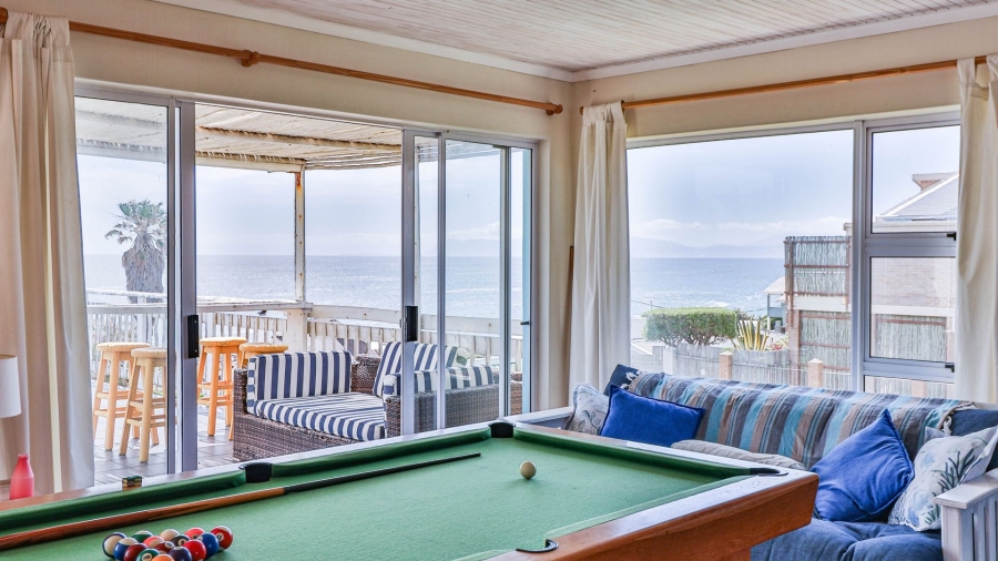 4 Bedroom Property for Sale in Perlemoenbaai Western Cape